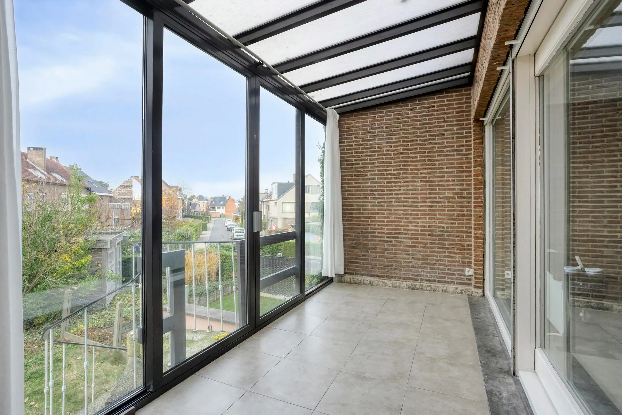 Driegevelwoning met extra studio/kantoor of praktijk, op een toplocatie in het centrum van Grimbergen! foto 6