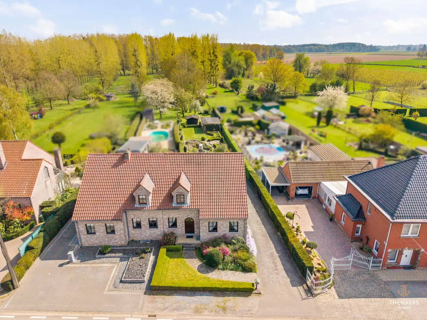 Ruime halfopen woning met 3 slaapkamers en prachtige tuin. foto 27