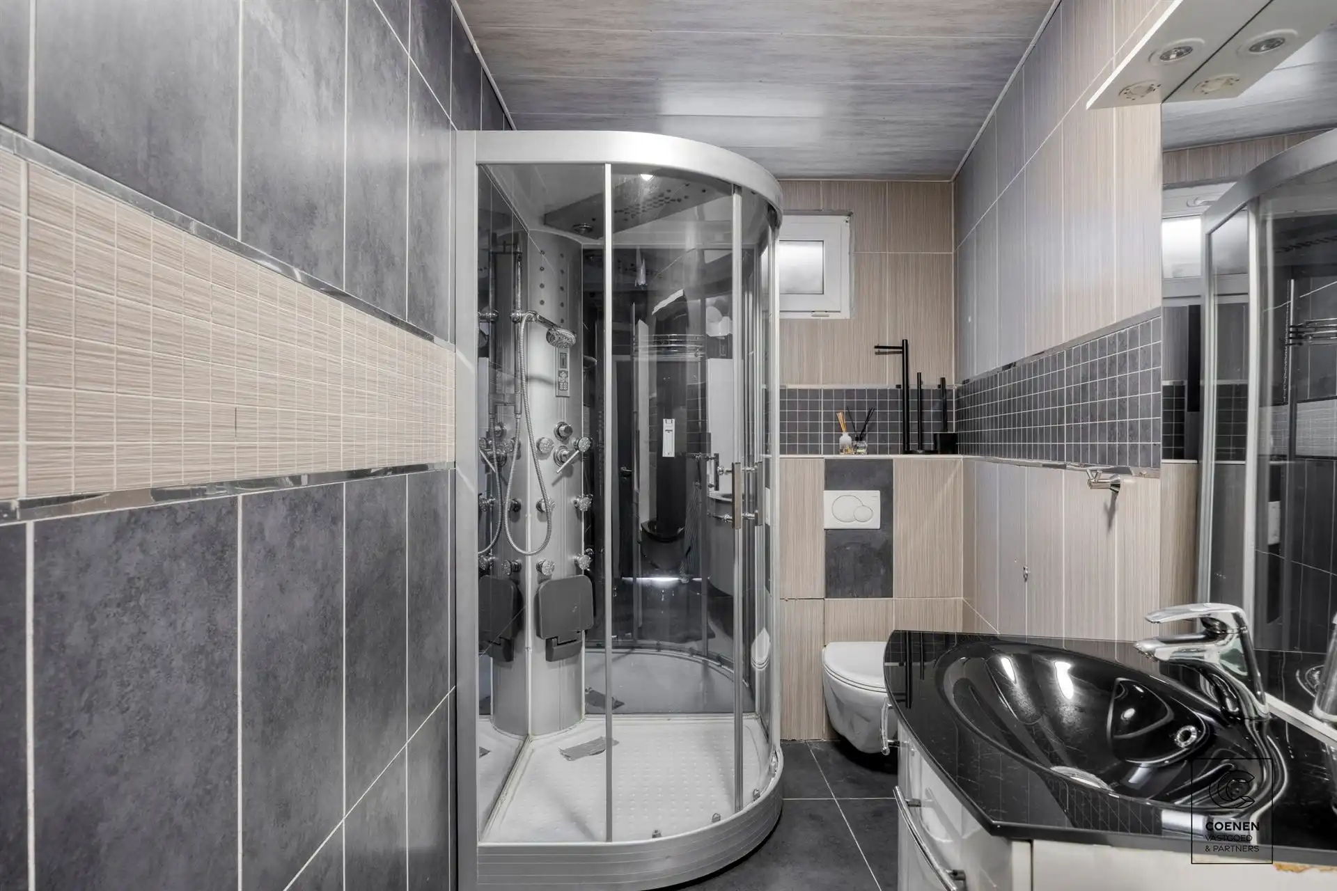 Ruime woning van 183 m² met 4 slpk's op uitstekende locatie! foto 19