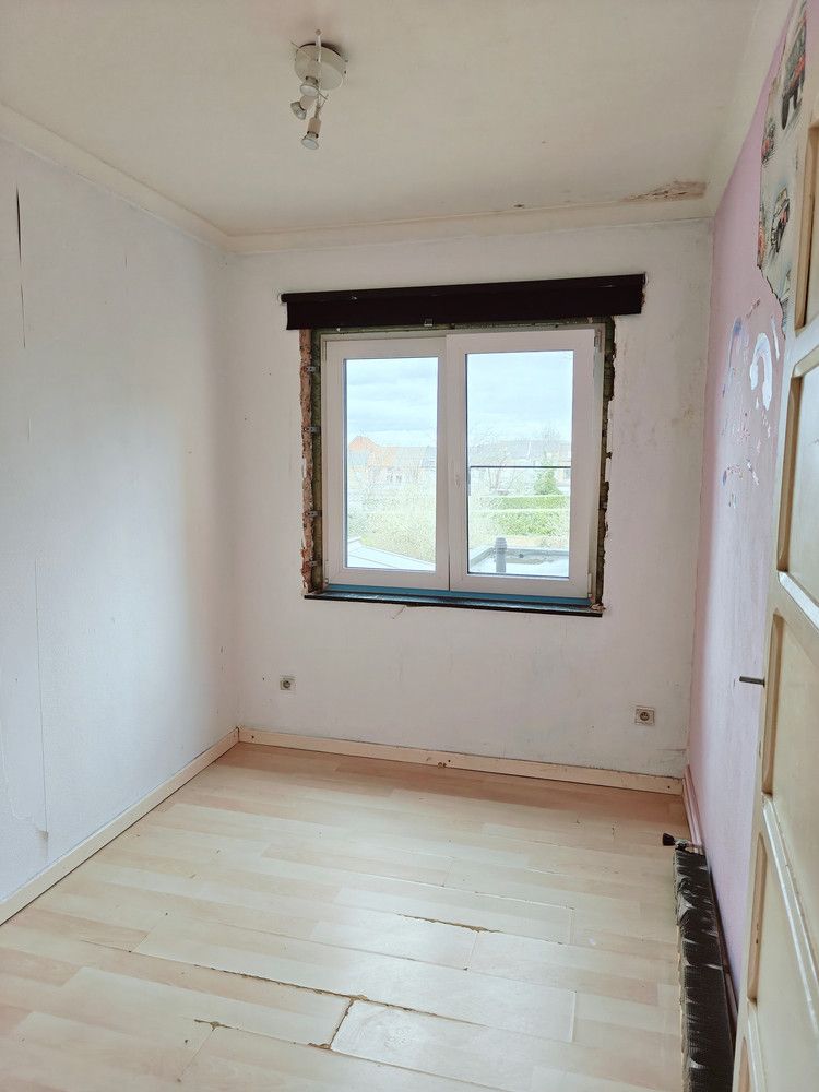 Te renoveren rijwoning met 4 slaapkamers en leuke stadstuin. foto 14