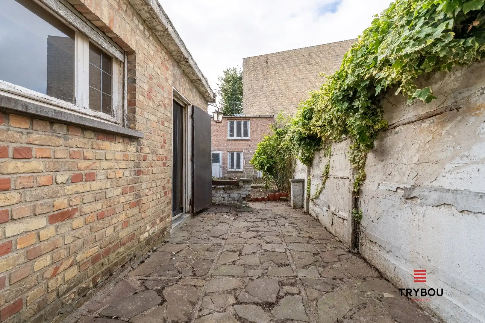 🏠 Te koop in het hart van Diksmuide – Woning met woon-winkelcombinatie en charmant stadstuintje foto 4