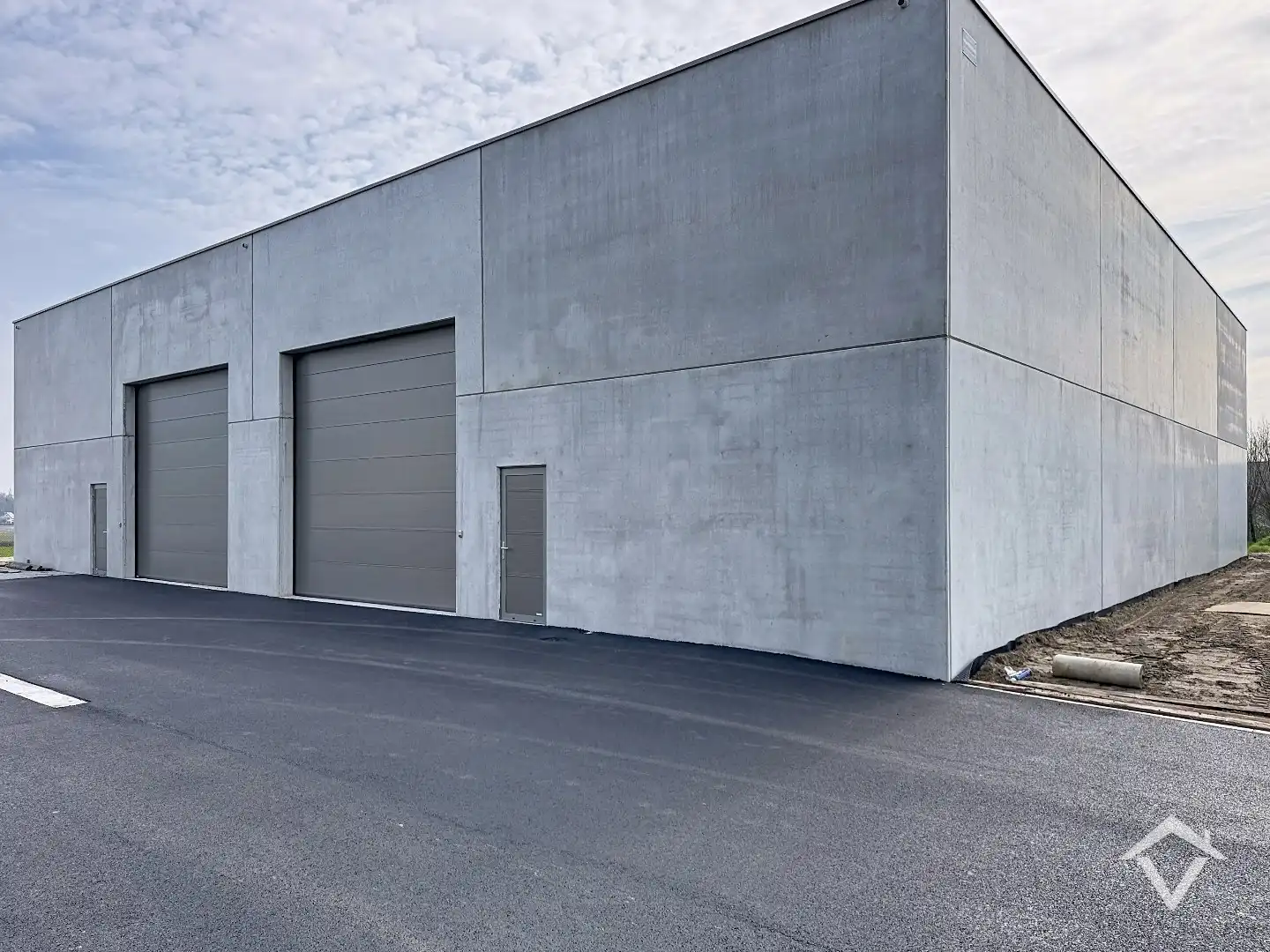 Nieuwbouw loods KMO-UNIT te koop – 326 m² met 1 parkeerplaats inbegrepen op de industriezone te Aartrijke foto 4