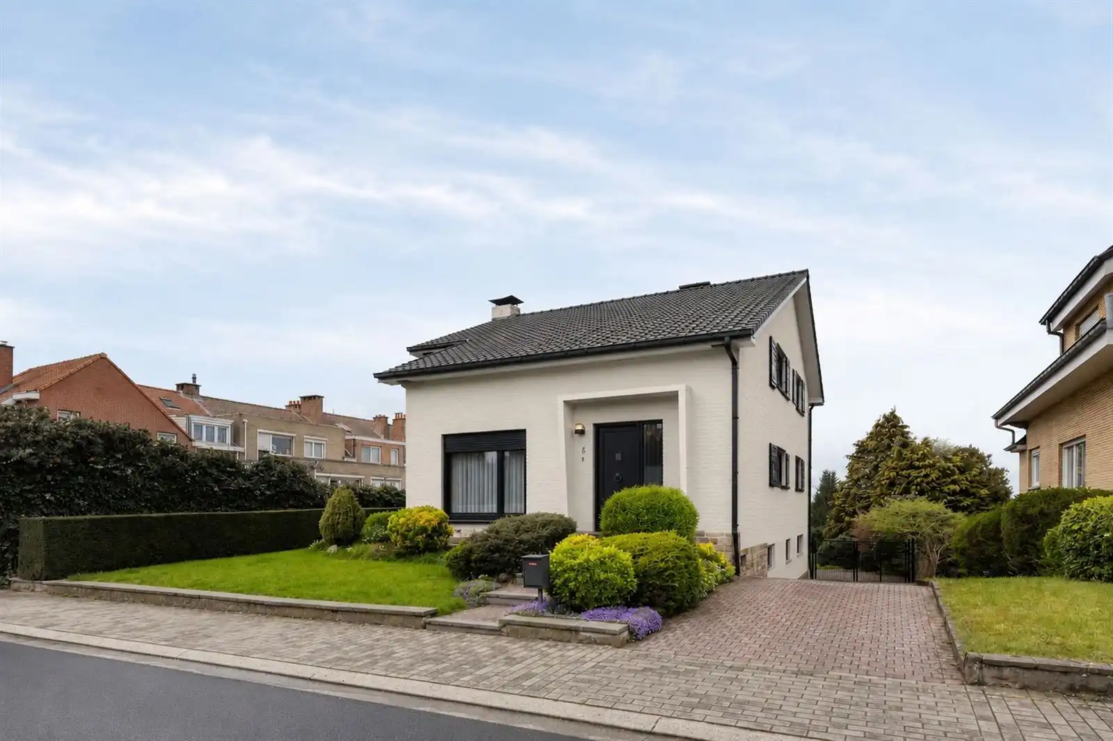 Charmante lichtrijke woning (251m²) met 4 slaapkamers + garage op een uitstekende locatie te Buizingen  foto 3
