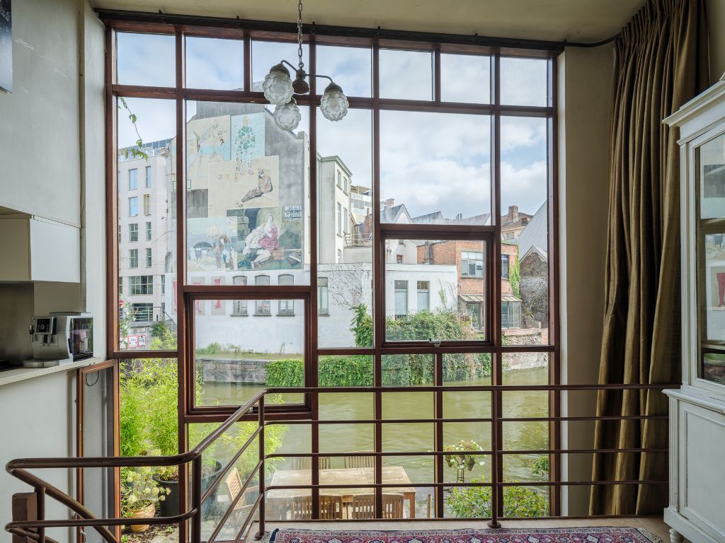 Bijzondere herenwoning met unieke ligging aan het water foto 5