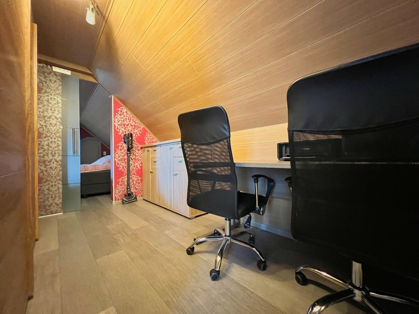 Unieke gezinswoning op 1300 m² + landelijk verzicht! foto 18