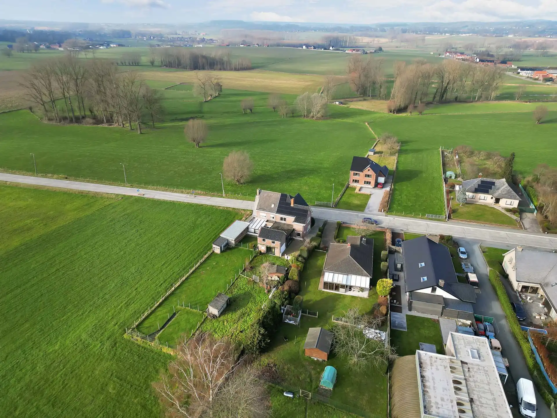 Charmante halfopen woning met zonnepanelen in Deftinge foto 2