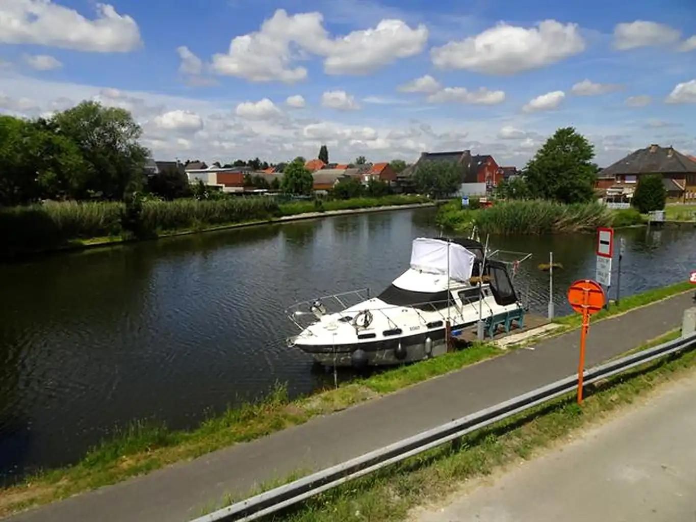 Zeer rustig gelegen ruime woning te huur foto 10