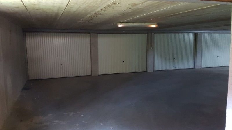 Afgesloten garage in centrum Beveren te huur foto 2