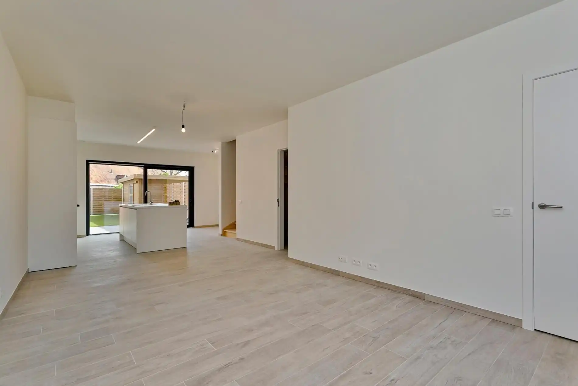Nieuwbouwwoning met 4 slaapkamers en 2 badkamers! foto 3