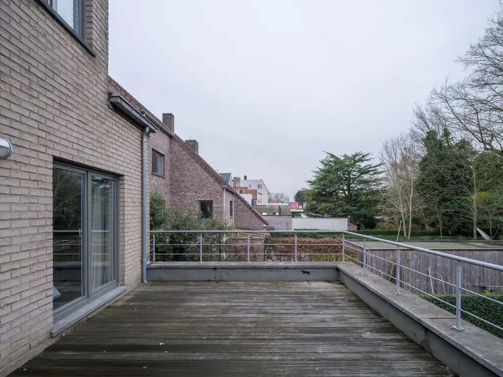 Gentbrugge - Licht op te frissen appartement met 2 slaapkamers en terras. foto 11