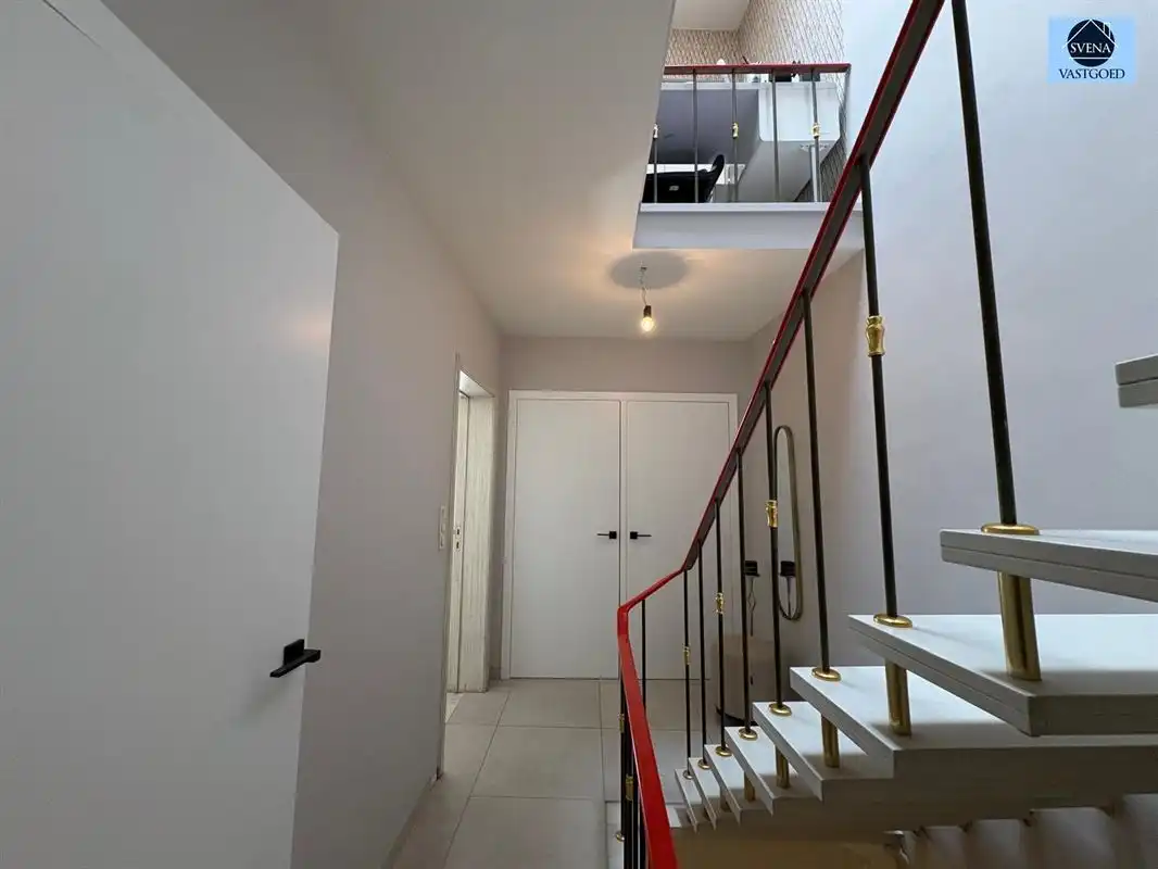 ZEER GOED GELEGEN, MOOIE WONING MET GARAGE foto 12