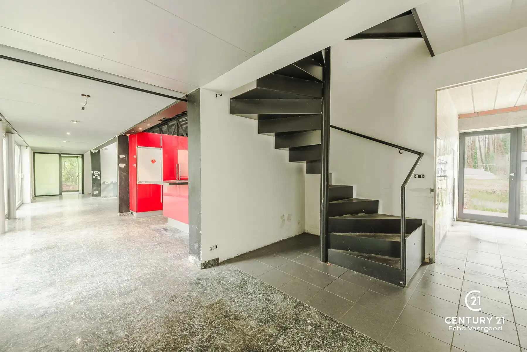 Unieke te renoveren villa in villawijk “De Lint” foto 10