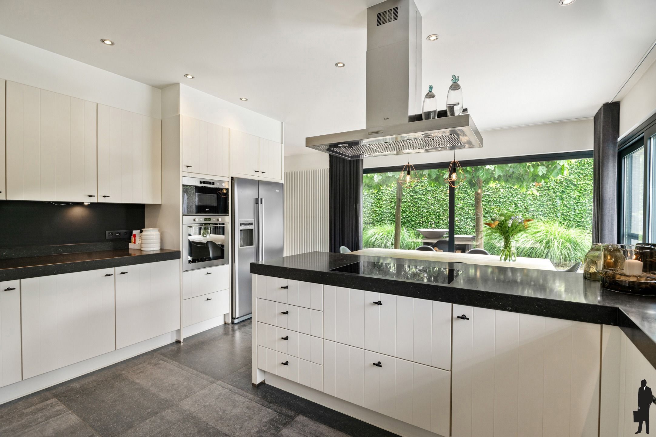 Gerenoveerde woning met 5 ruime slpks, 3 badks en ZW tuin foto 20
