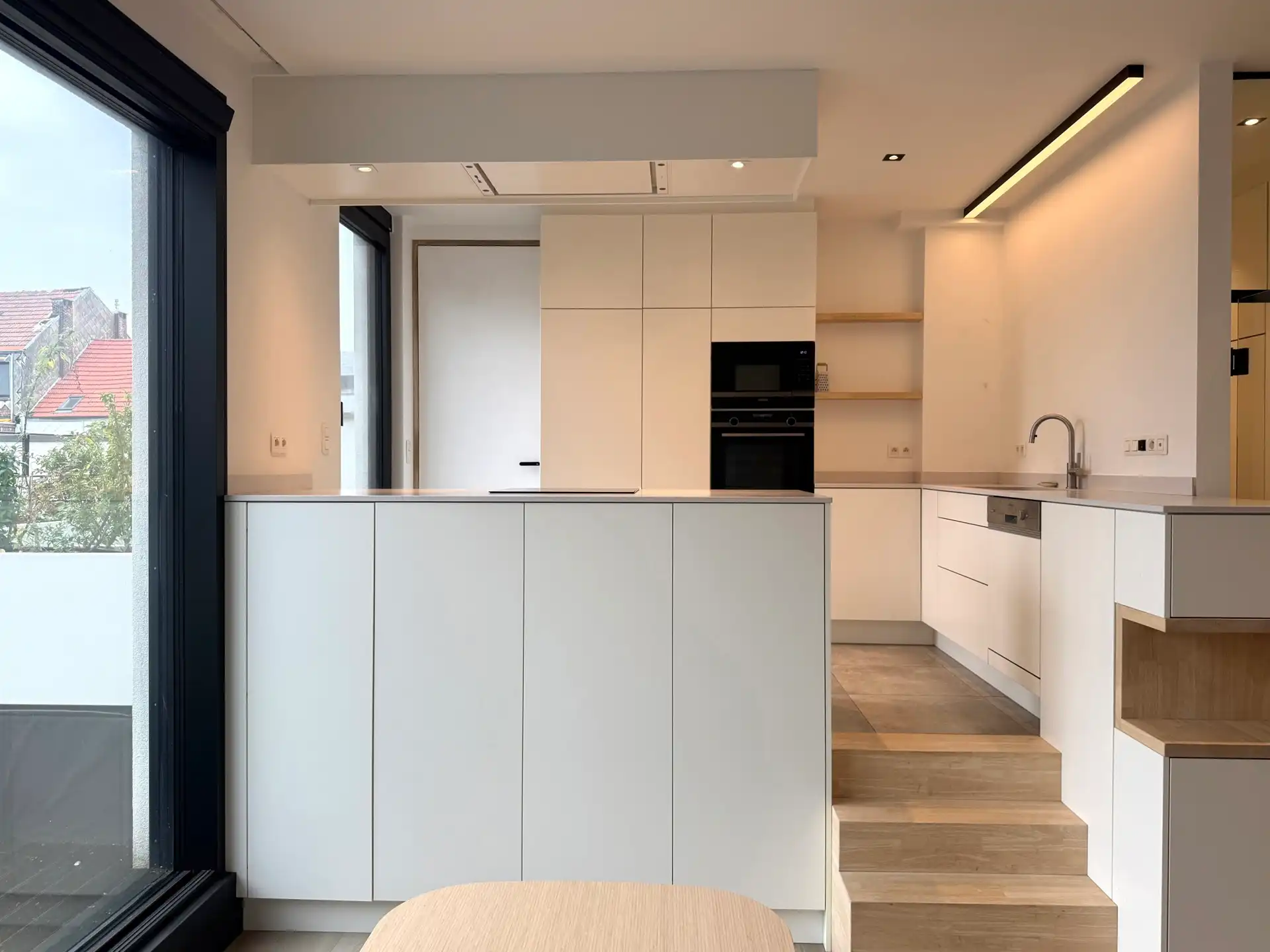 Prachtig gerenoveerd BEN- appartement met 2 slaapkamers en mooi terras te Antwerpen Berchem foto 4