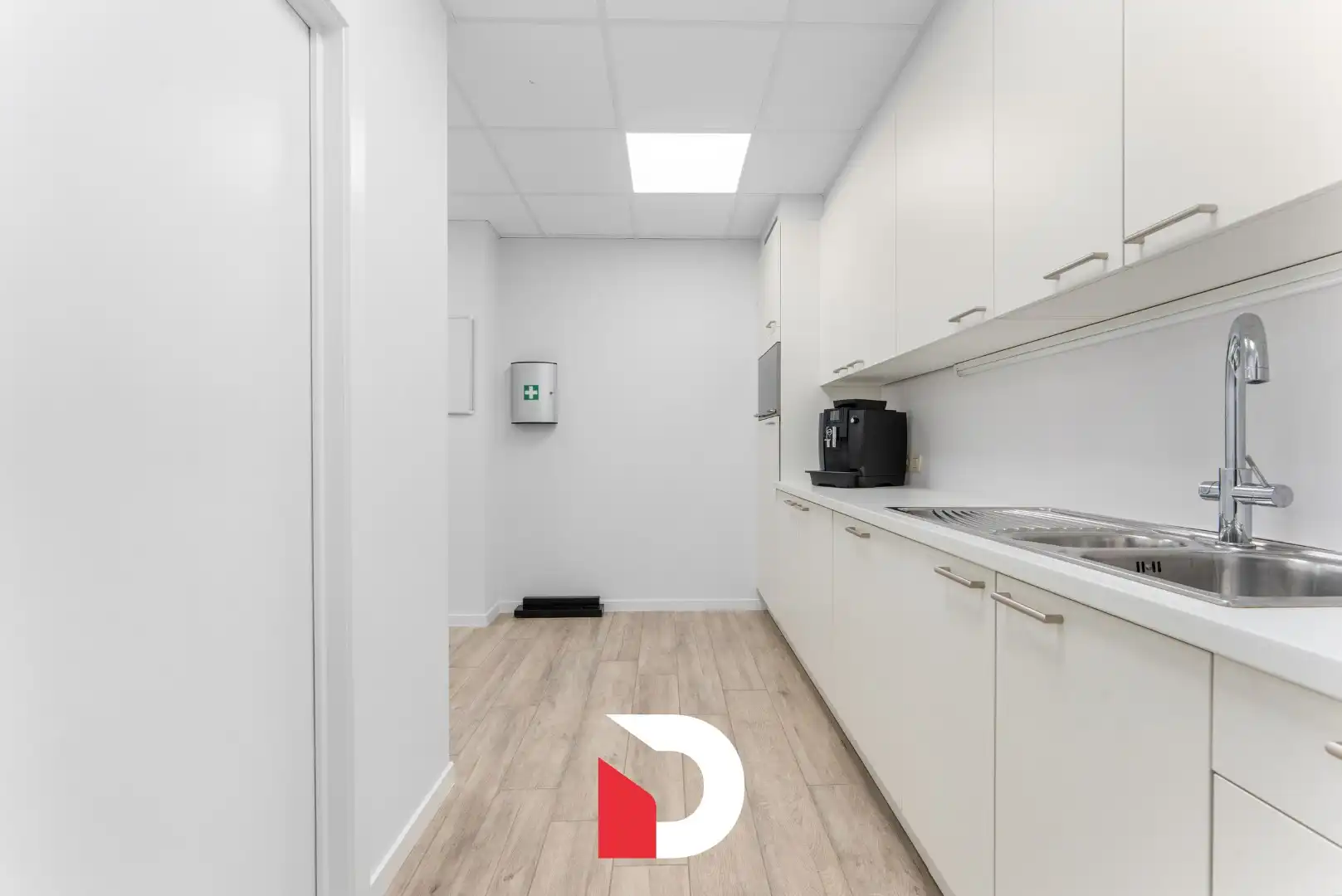 Instapklare en duurzame kantoorruimte van 310 m² te Kristus-Koning foto 12