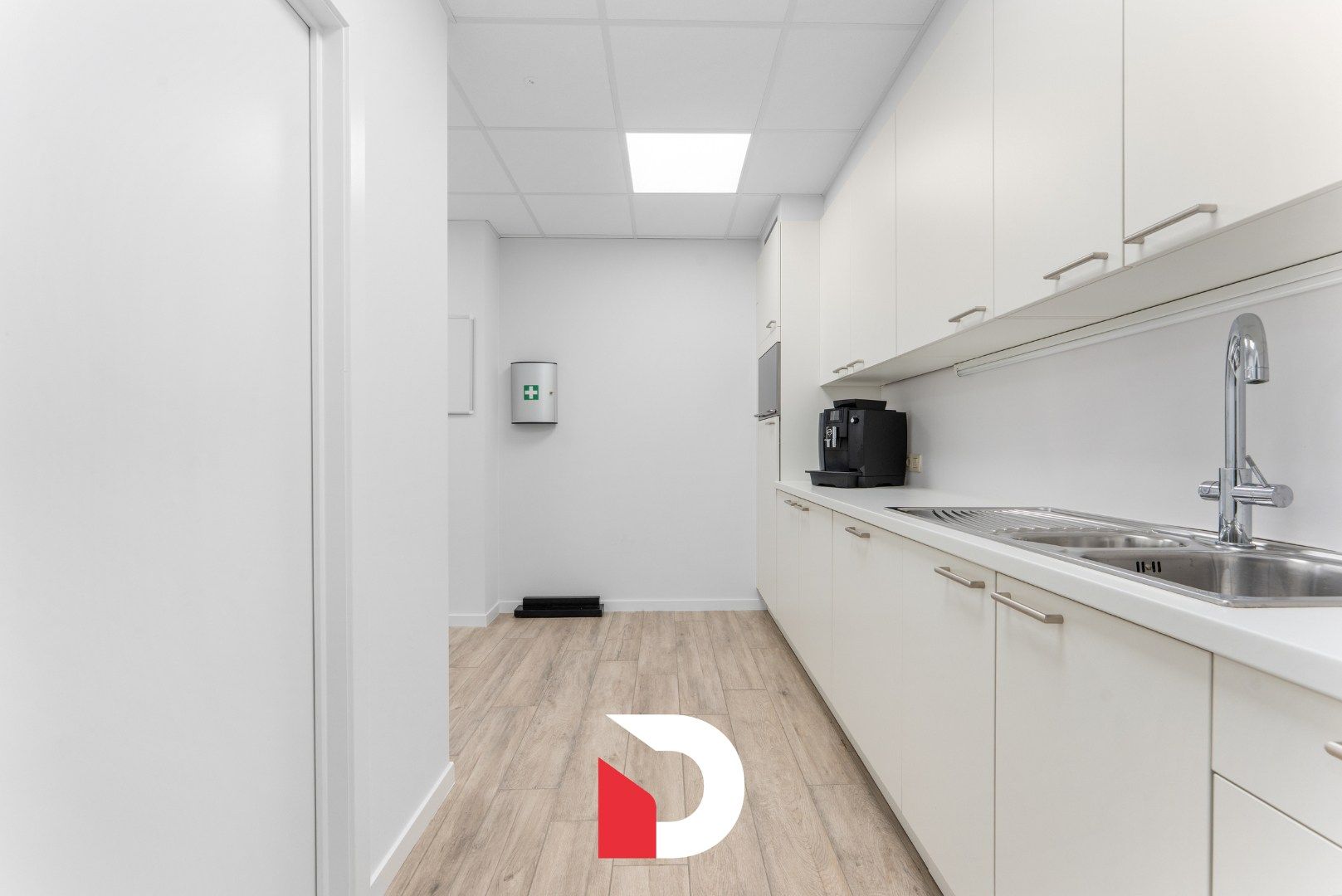 Instapklare en duurzame kantoorruimte van 310 m² te Kristus-Koning foto 12