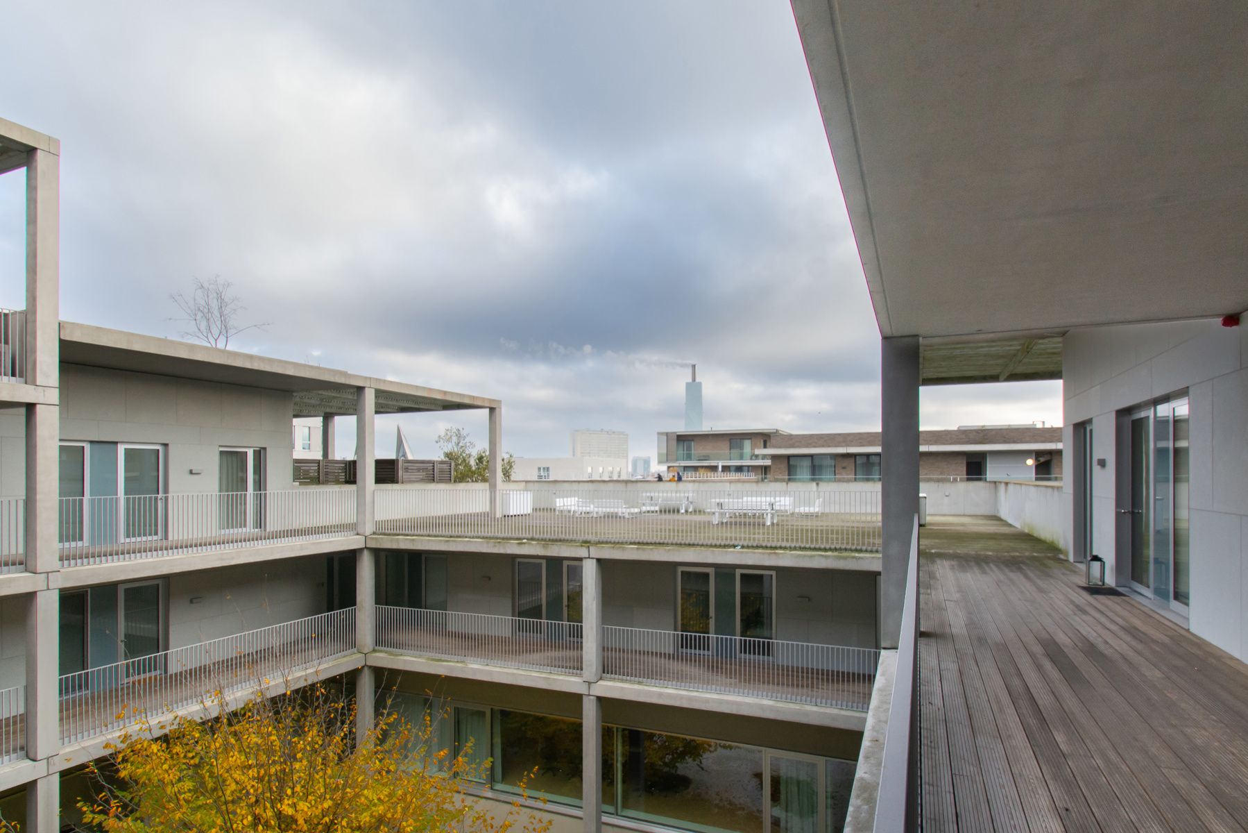 Ongemeubeld 1 slaapkamer app. met mooi terrras foto 15