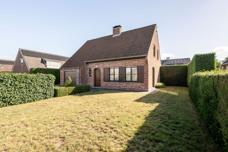 Charmante, instapklare woning met prachtige tuin in rustige doodlopende straat gelegen in een residentiële omgeving foto 2