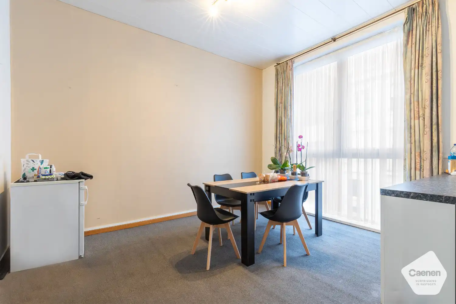 Hoofdfoto van de publicatie: Licht op te frissen duplex appartement met twee slaapkamer vlakbij de Grote Markt  op een steenworp van het strand an de jachthaven