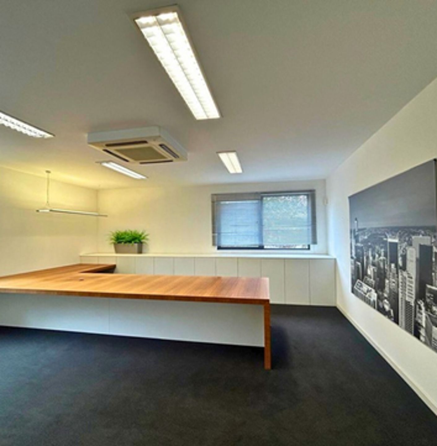 Modern alleenstaand bedrijfsgebouw te Genk foto 6