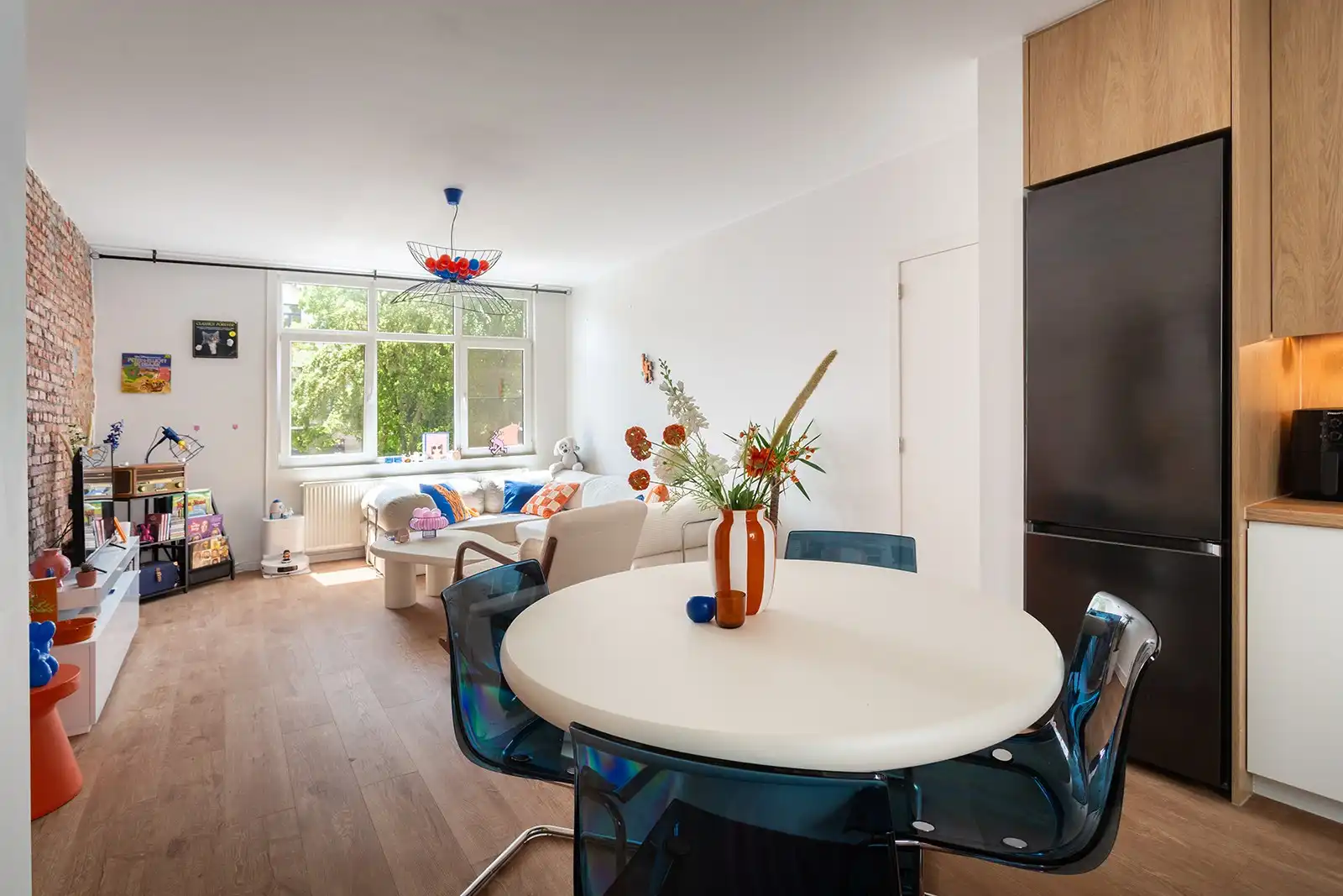 Instapklaar appartement met 2 ruime slaapkamers en terras foto 2