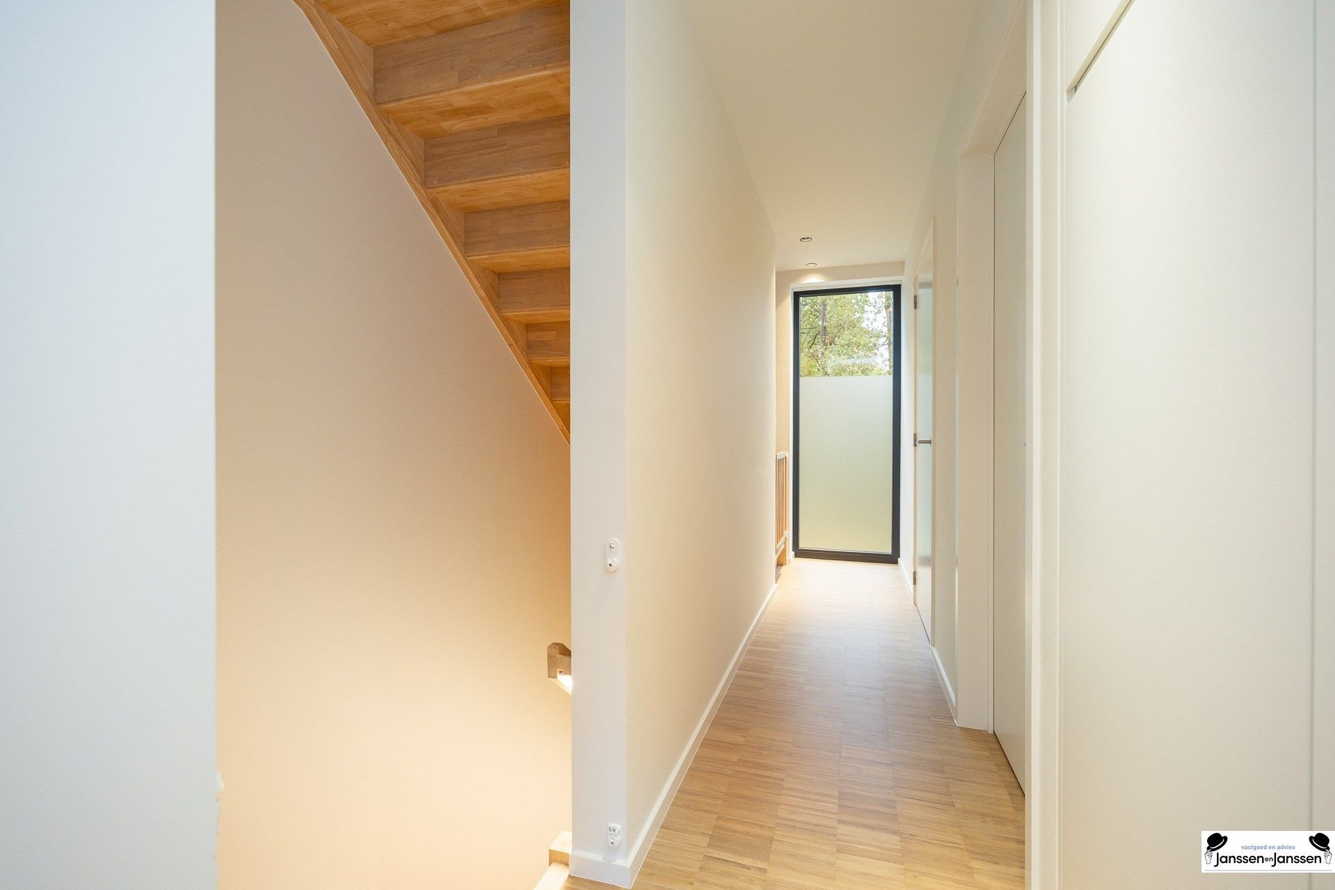 Moderne energiezuinige woning met hoogwaardige afwerking foto 12