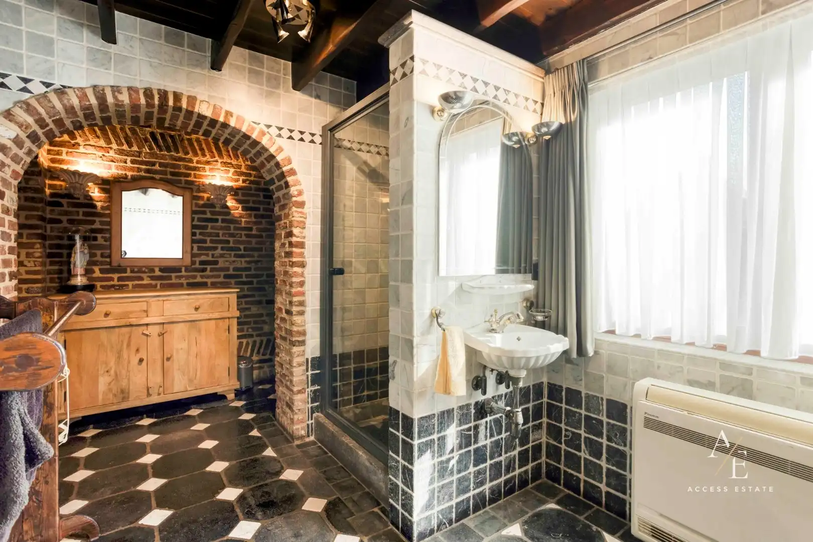 OOSTAKKER - Karaktervolle open bebouwing met grote tuin nabij het centrum foto 9