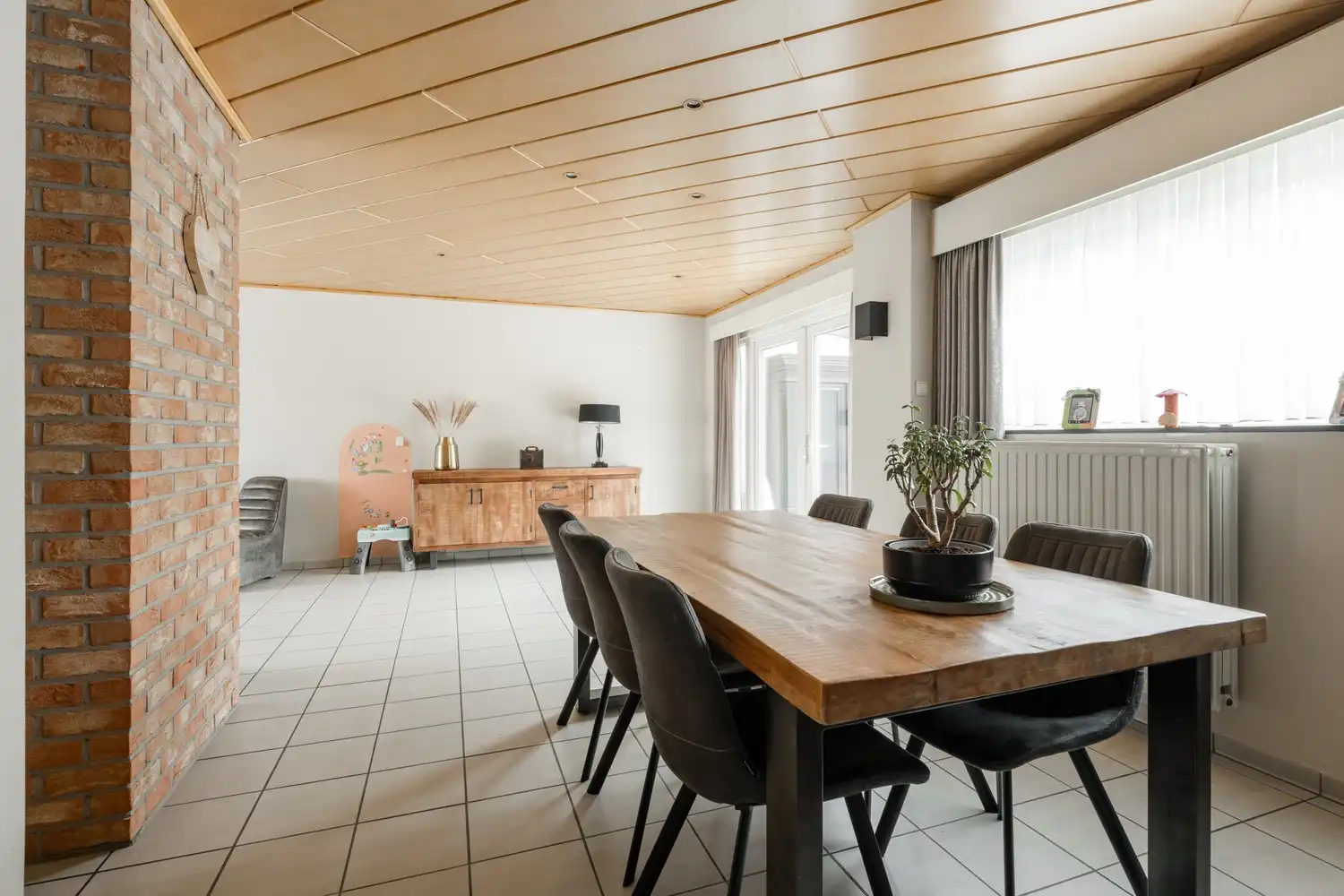 Instapklare  gezinswoning op ruim hoekperceel van 784 m² foto 11