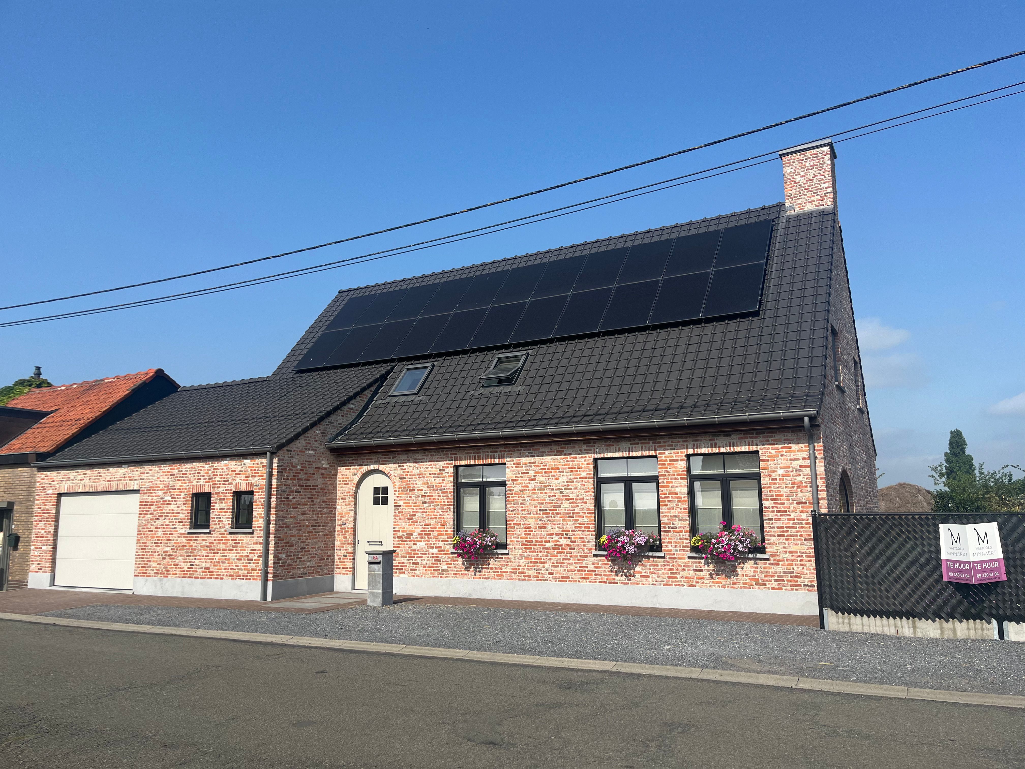 Prachtige ruime woning met garage en verzorgde grote tuin foto 2