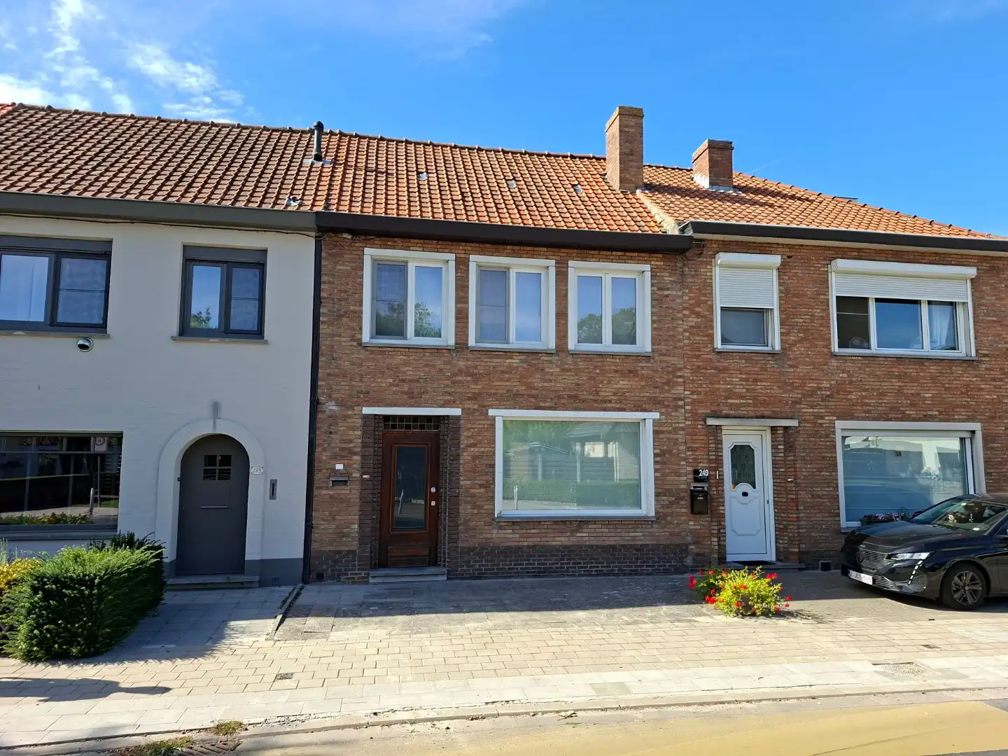 Ruime woning met tuin foto {{pictureIndex}}