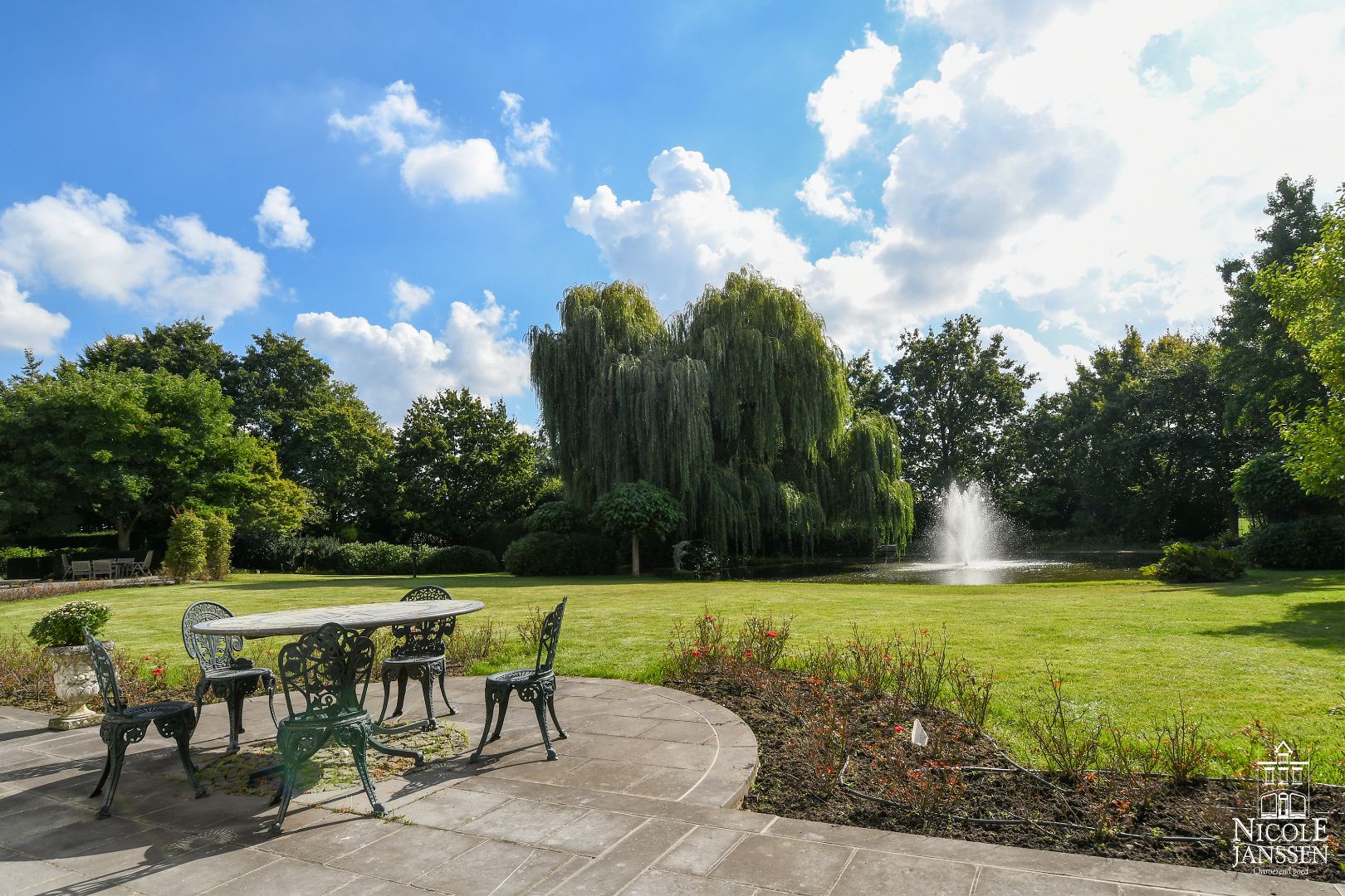 Exclusieve villa met binnenzwembad gelegen op een residentiële locatie foto 24