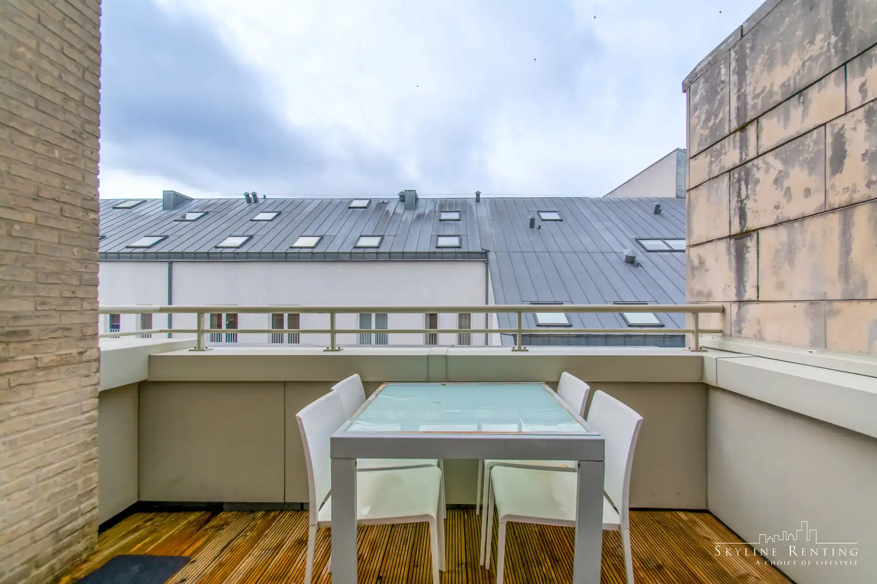 Mooi gemeubelde studio met terras bij EU-Parlement foto 6