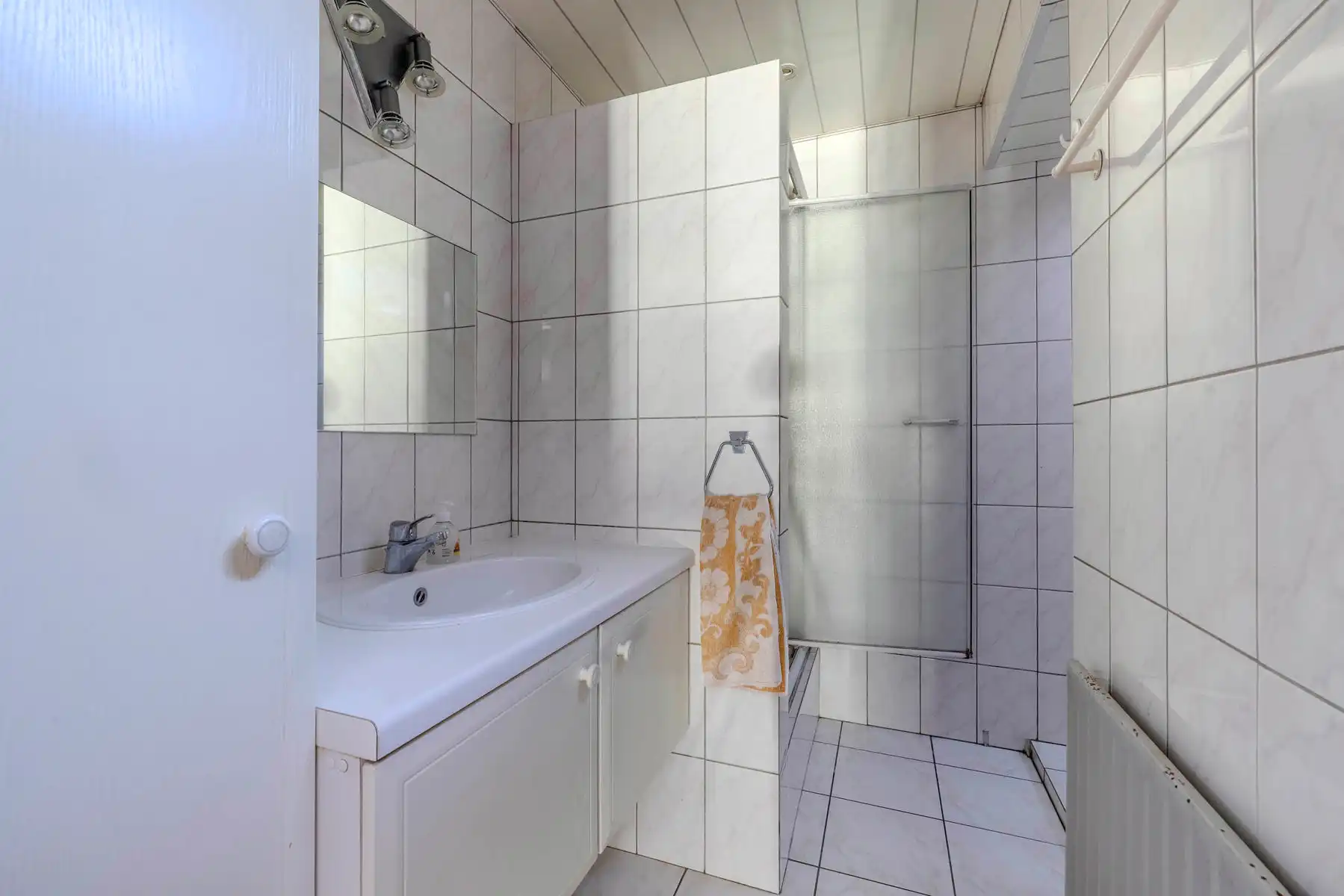 Te renoveren woning met 3 slpk, inpandige garage en tuin foto 12