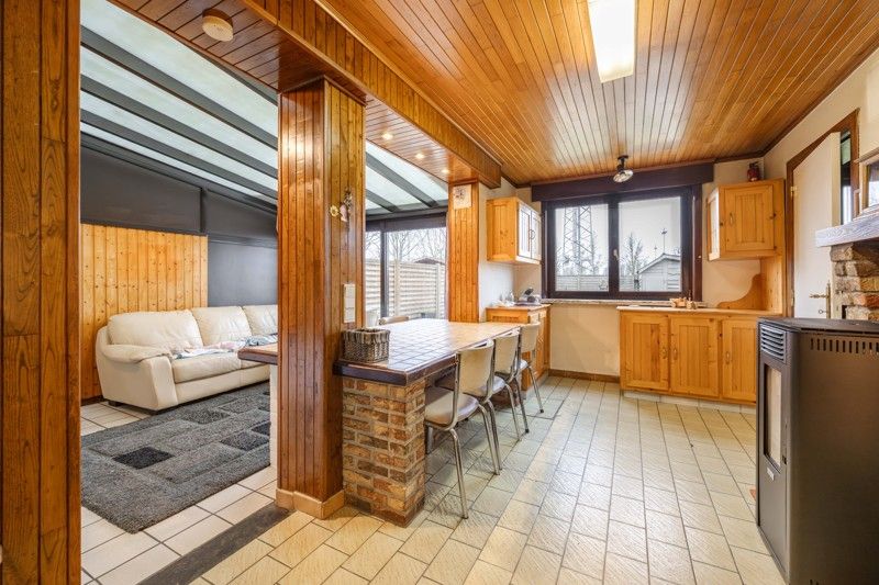 Te renoveren, rustige gelegen halfopen woning met 3 slaapkamers, garage en tuin te koop in Sint-Baafs-Vijve! foto 6