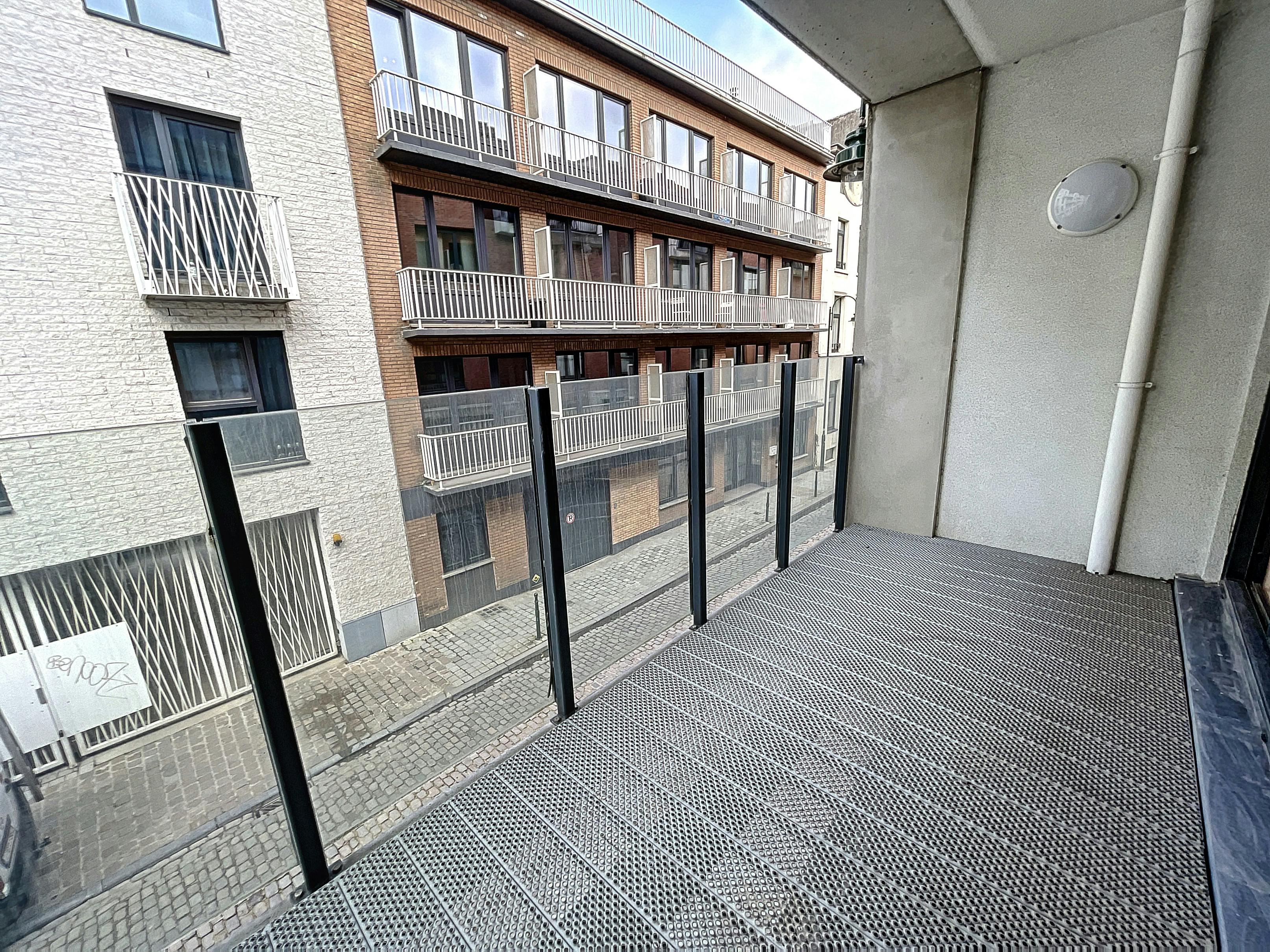 Appartement te Brussel nabij Rouppe en Zavel foto 7