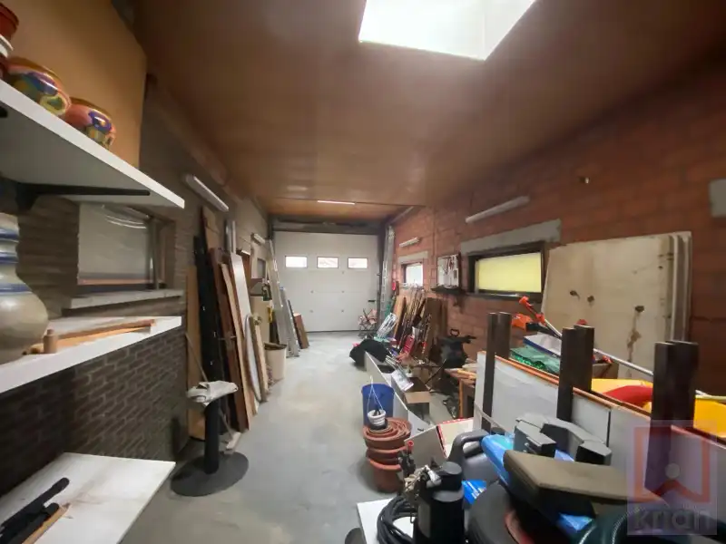 Ruime woning met tuin, 2 grote garages en kelder op grond groot 688m² foto 28