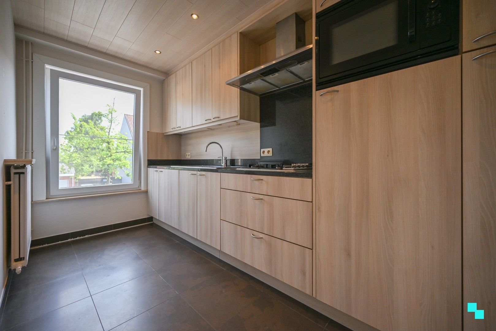 Energiezuinig, instapklaar tweeslaapkamerappartement te Roeselare foto 8
