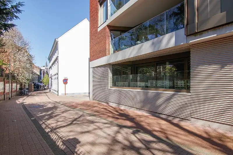 Moderne serviceflat met 2 ruime slaapkamers, 2 badkamers en een uitnodigend terras op een TOP locatie in het centrum van Hasselt foto 17