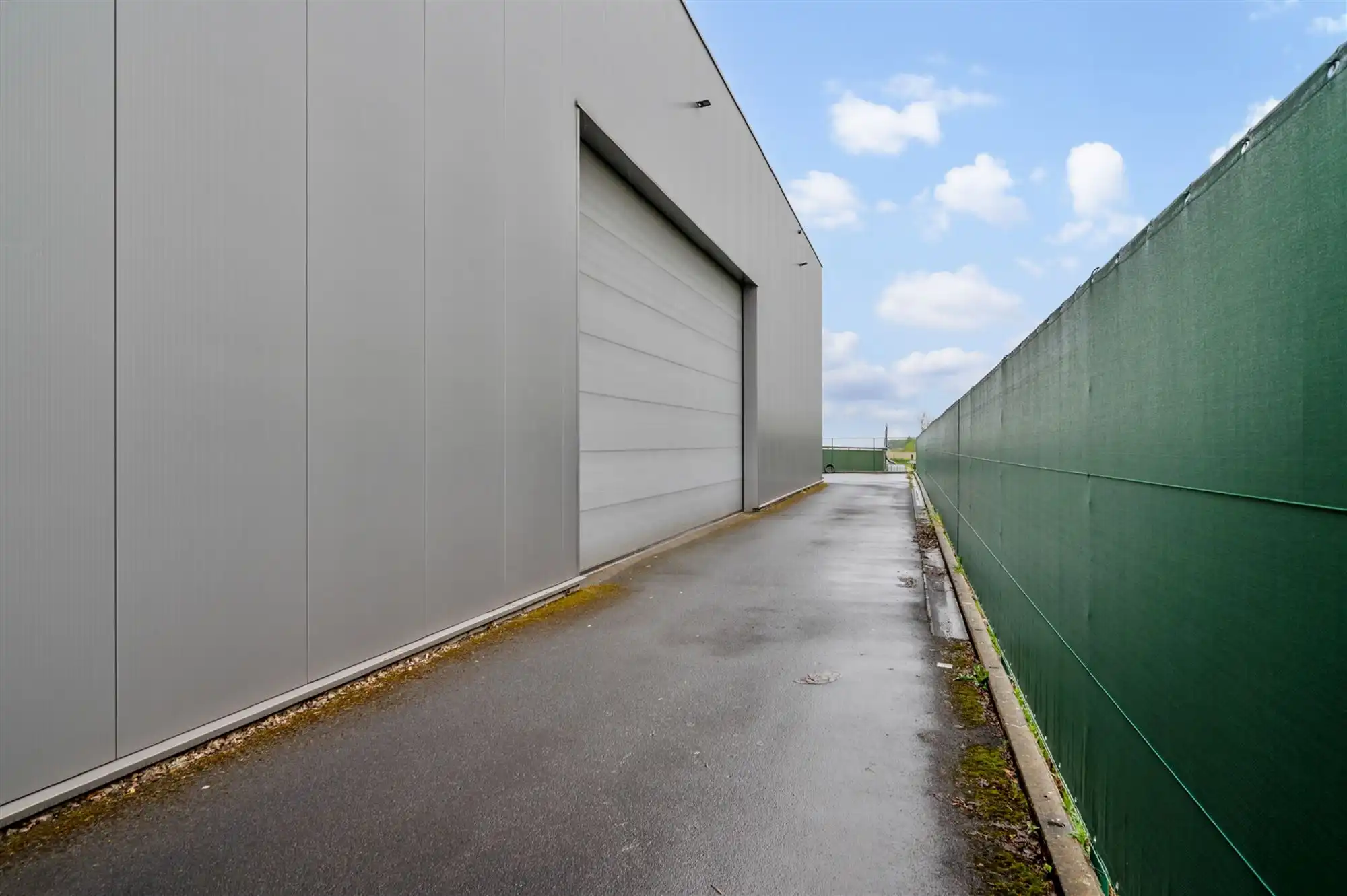 Zeer goed gelegen magazijn van ca 450 m2 foto 3