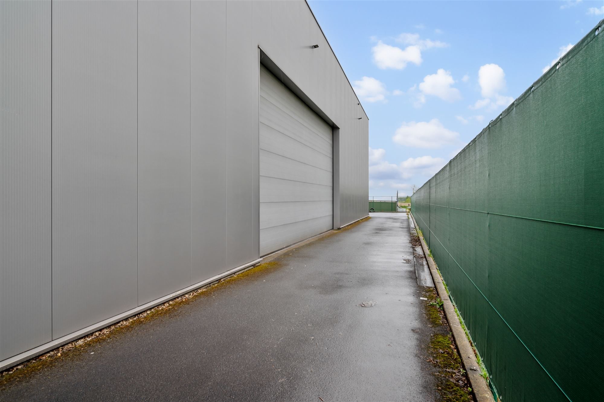 Zeer goed gelegen magazijn van ca 450 m2 foto 3