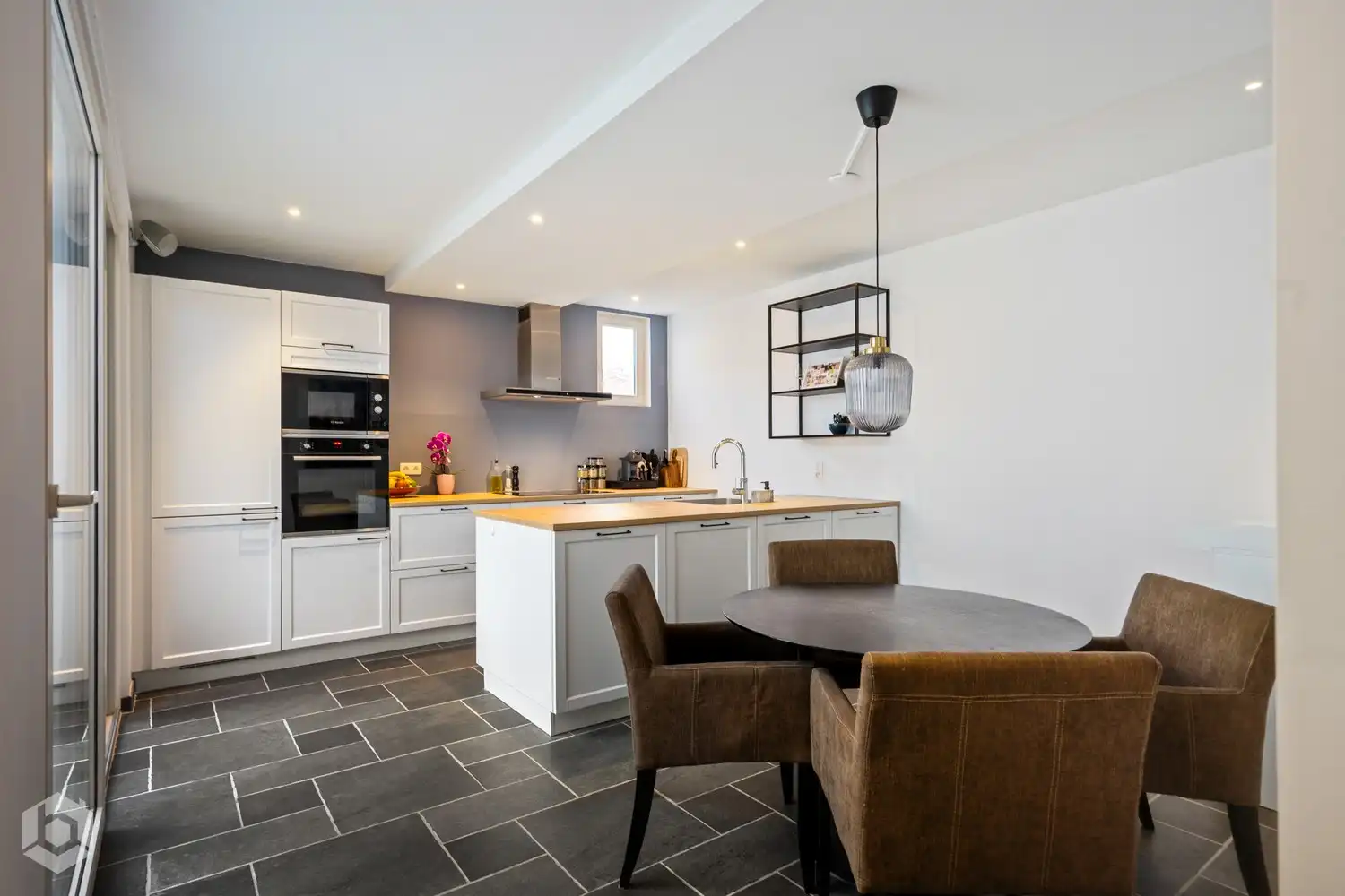 Recent gerenoveerde woning met 3 slaapkamers en 2 badkamers te Mechelen foto 6