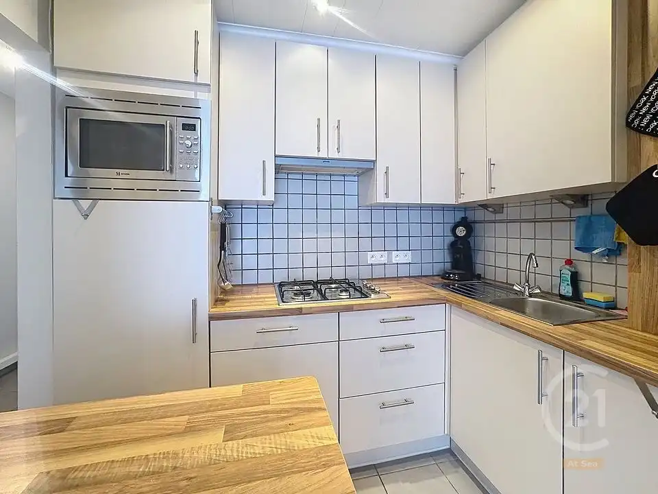 Ruim en volledig gerenoveerd appartement op centrale ligging in Westende-Bad foto 6
