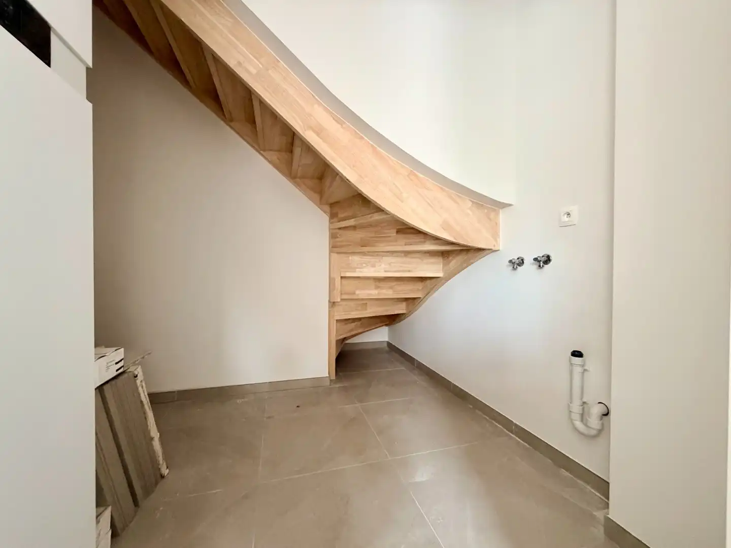 Uitzonderlijk ruime halfopen woning! foto 11