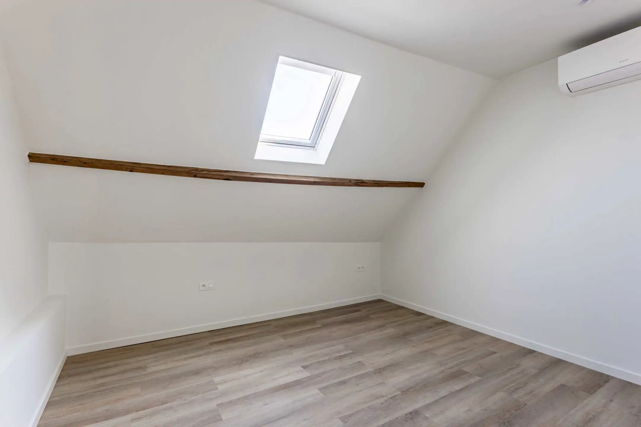 Volledige gerenoveerde, energetische woning met stadskoer! foto 27
