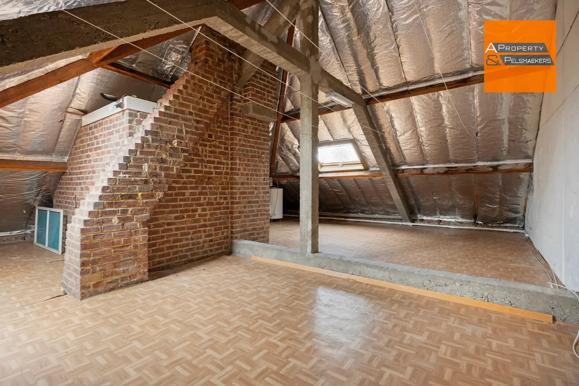 Kleine opbrengsteigendom met 2 appartementen te renoveren foto 26