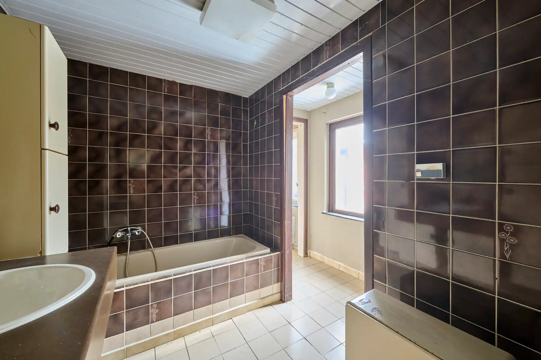 Woning met potentieel op een ruim perceel van 23a foto 12