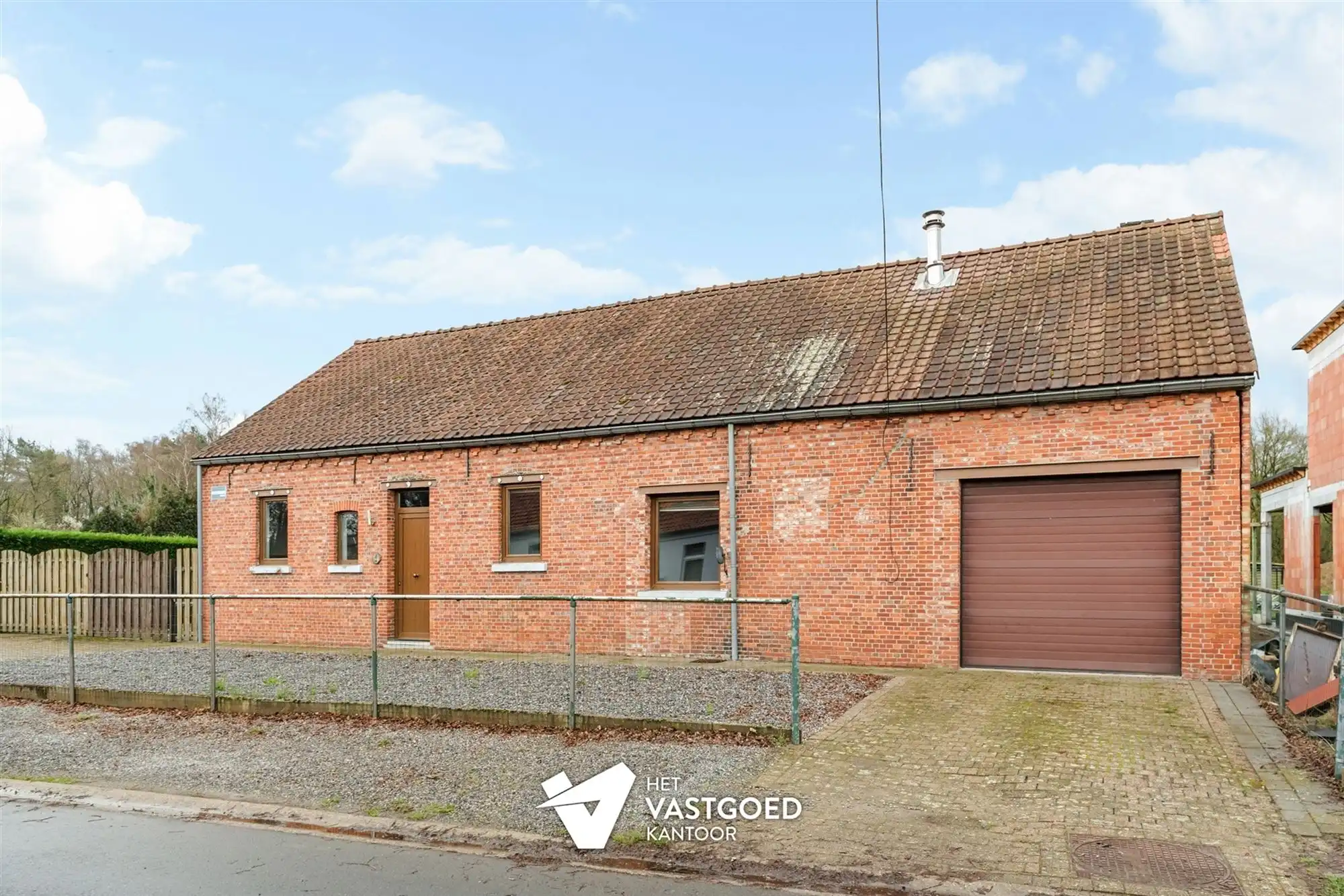 Hoofdfoto van de publicatie: WONING MET VEEL POTENTIEEL OP GUNSTIG GEORIËNTEERD PERCEEL VAN MAAR LIEFST 20 ARE