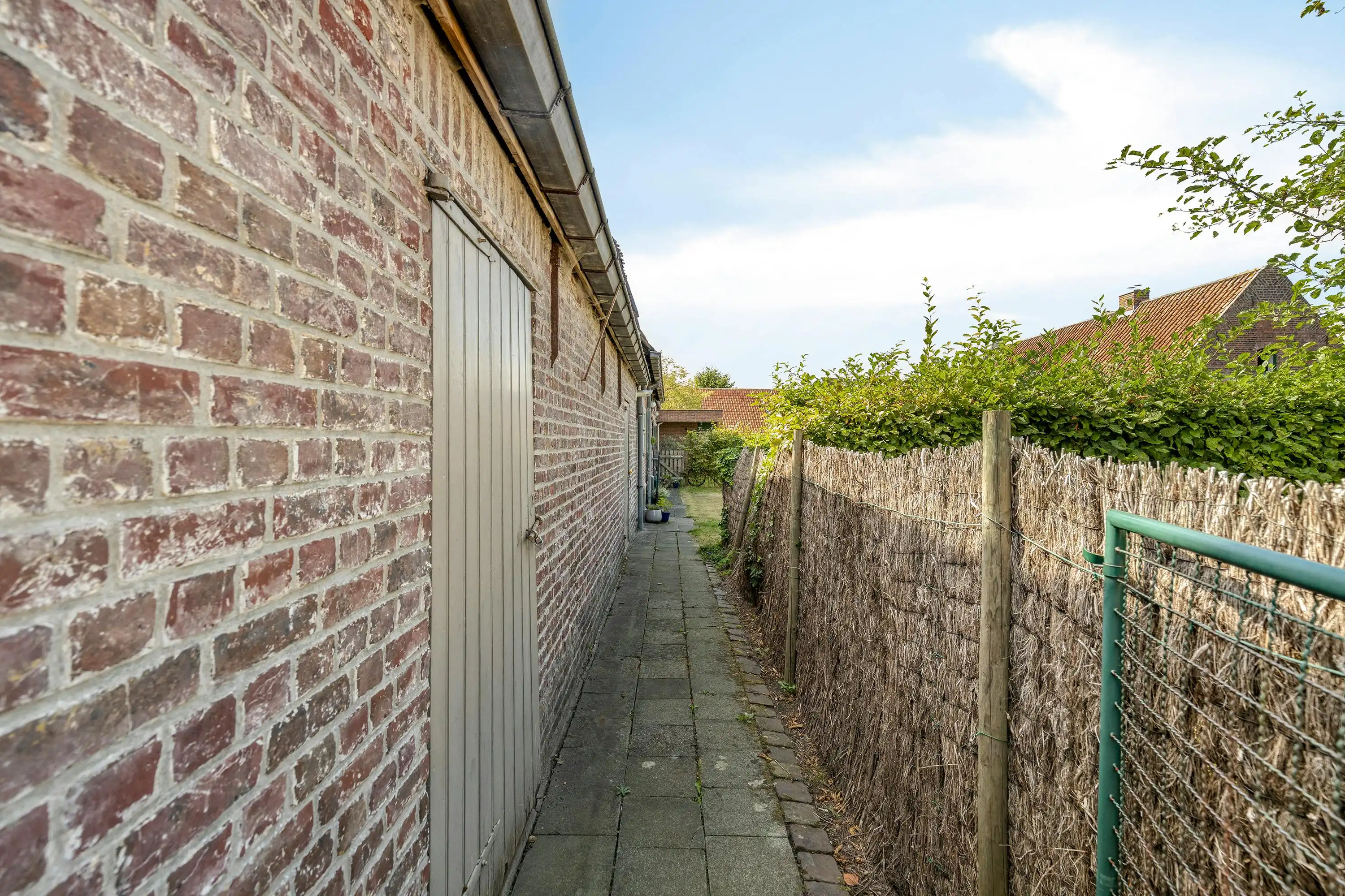 Parel vol authenticiteit in centrum Hansbeke foto 14