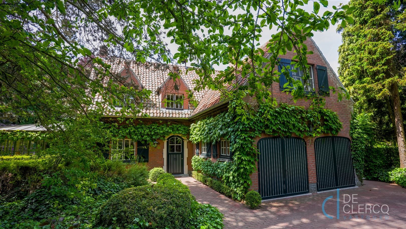 Karaktervolle villa op omvangrijk perceel te koop Lochristi! foto 2