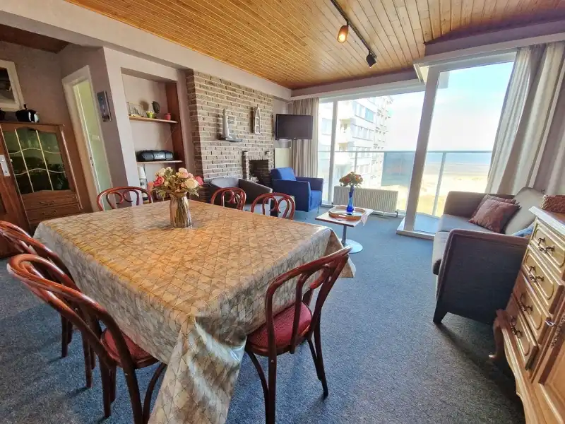 Twee slaapkamer appartement met frontaal zeezicht! foto 4